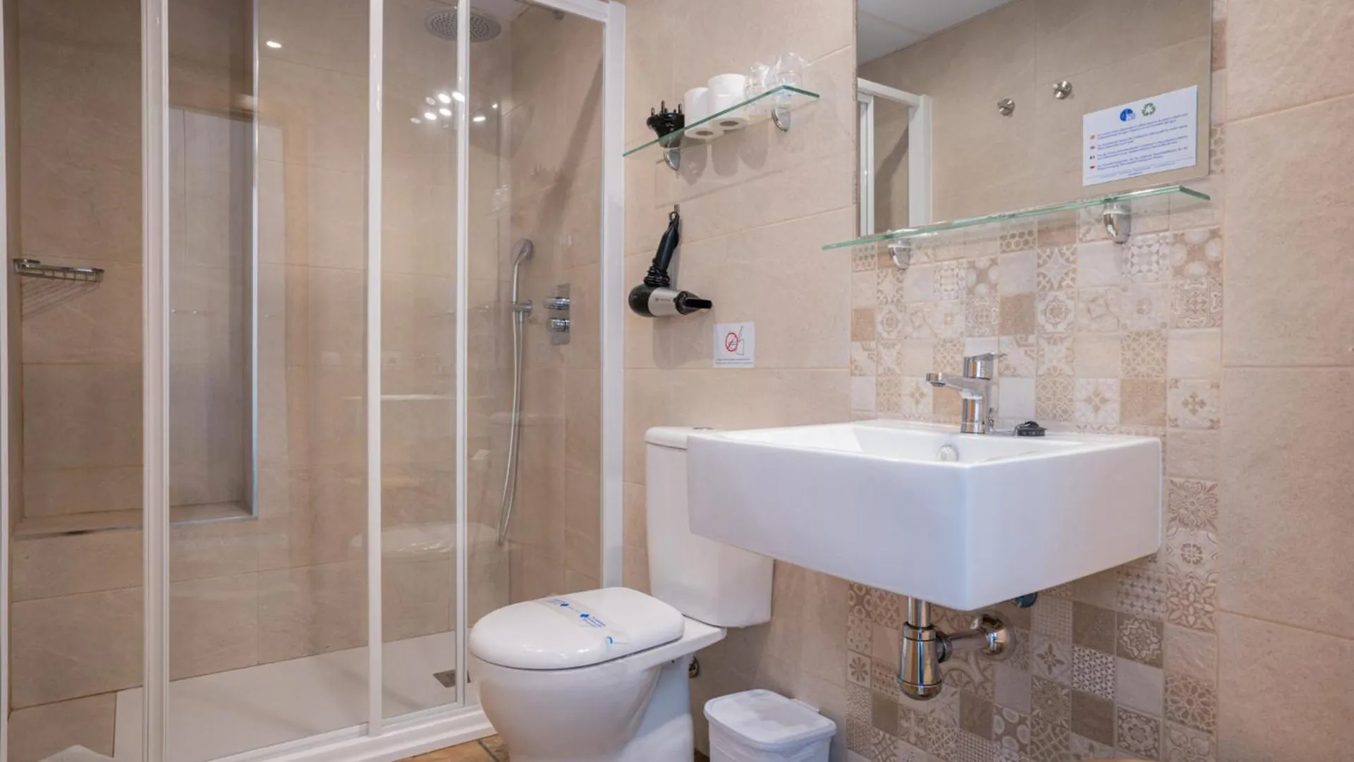 Aparthotel Plaza de la Luz Cádiz 3*,  España