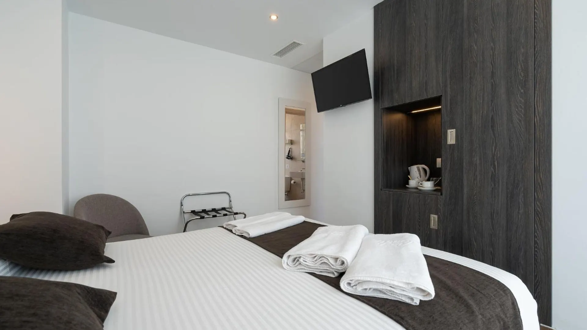 Aparthotel Plaza de la Luz Cádiz 3*,